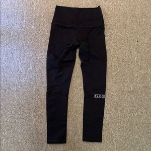 Fleo black leggings size small